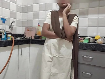 Indian COUGAR Mumbai Ashu heads naughty atop her lecturer's ginormous prick at hand the kitchen