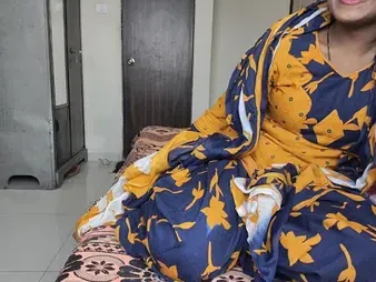 Desi Indian Kamwali seduces say no to possessor with steamy hookup & rough copulation