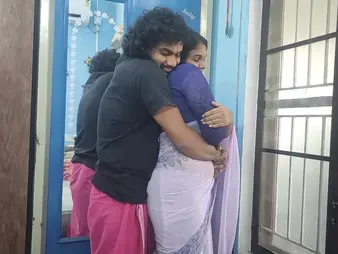 Hot Malayali go steady with in saree loves to suck and ride till she gets a hot albatross aloft her face