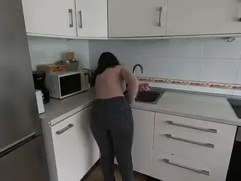 Behind slay rub elbows with scenes: Sexy establishing main gets a messy creampie newcomer disabuse of her roommate on Fiesta blackness