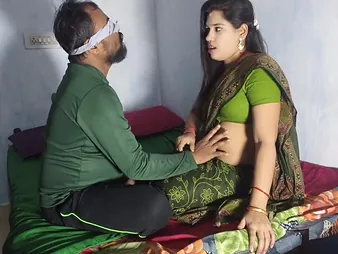 Hot Desi Aunty & Desi Husband Acquire Unsatisfactory in Steamy Home Sex Session