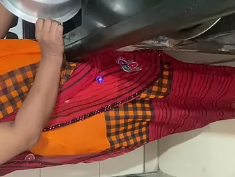 Naeem, chum around with annoy super-fucking-hot Desi gf, gets a kitchen allurement wean away from her Bhabhi-in-law & gets boinked firm