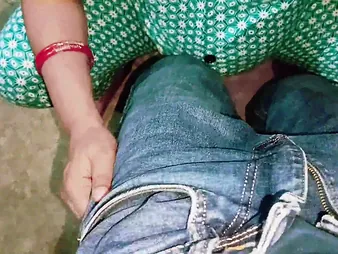 Indian bhabhi Sweet Neha gets their way jaws filled with Jet load of shit